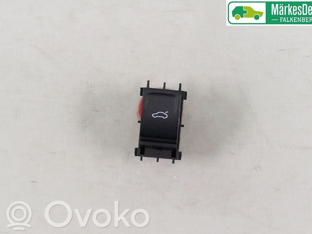 Volkswagen PASSAT B8 Tailgate/boot open switch button 