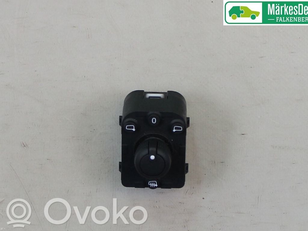 Audi Q2 - Wing mirror switch 