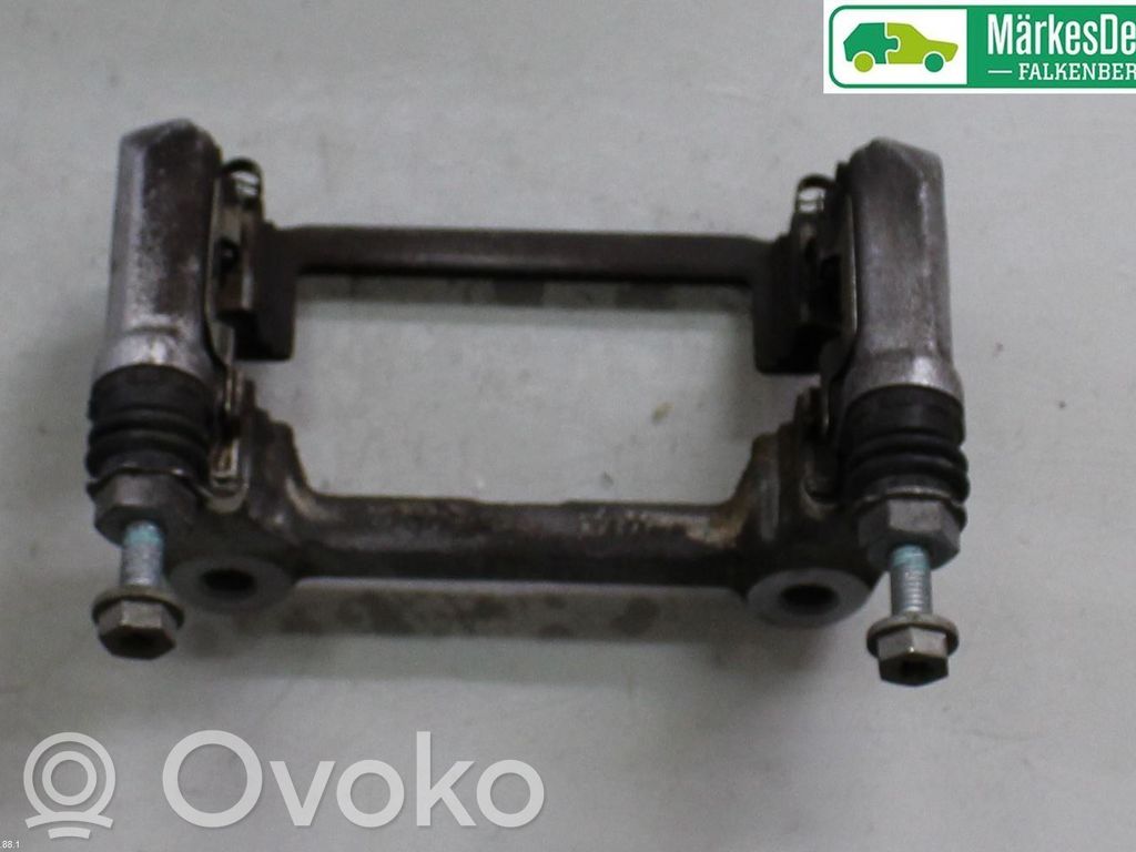 Mocowanie przedniego zacisku hamulca   8W0615425GSL7