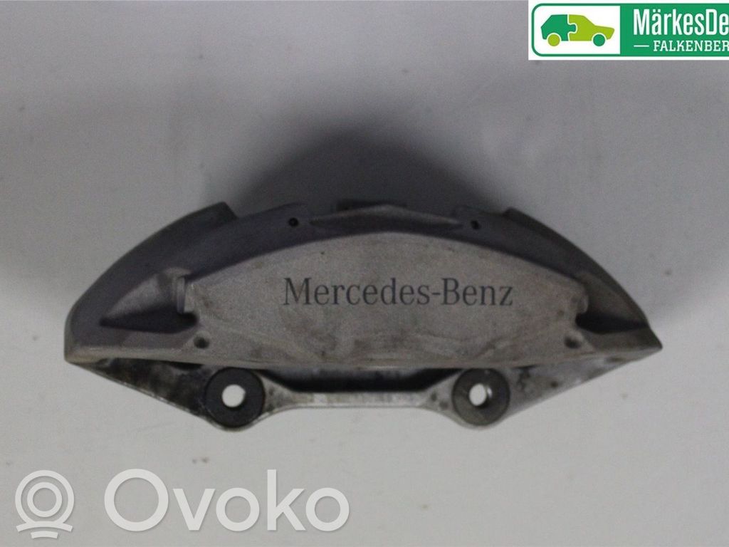 Mercedes-Benz C W205 Zacisk hamulcowy przedni 