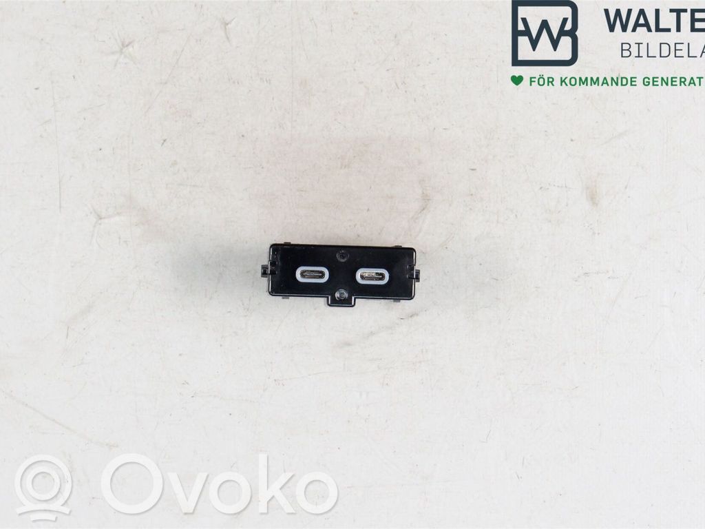 Volkswagen Caddy USB socket connector 