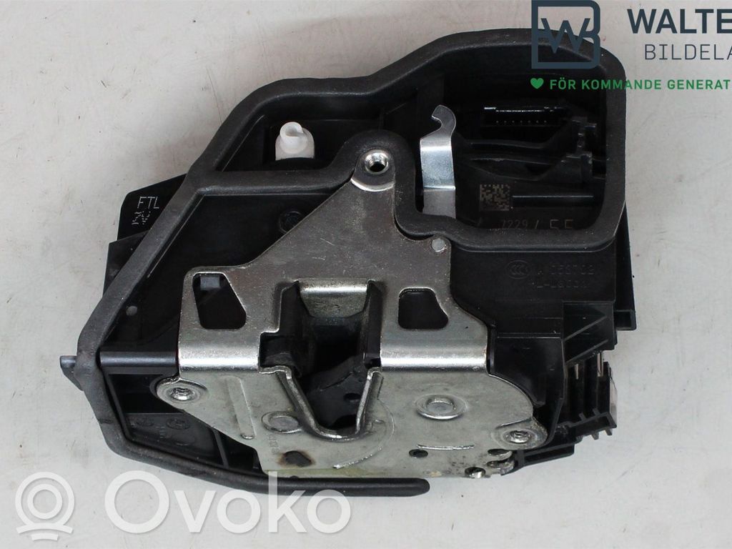 BMW 1 E82 E88 Front door lock 