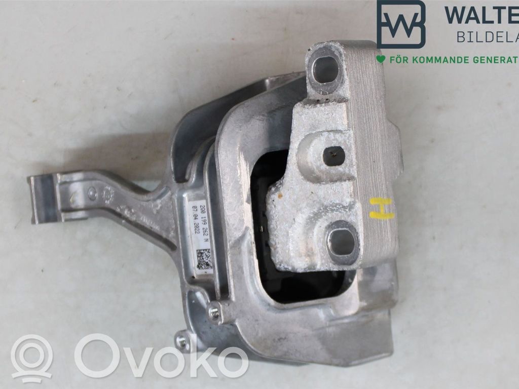 Volkswagen Taigo Engine mounting bracket 