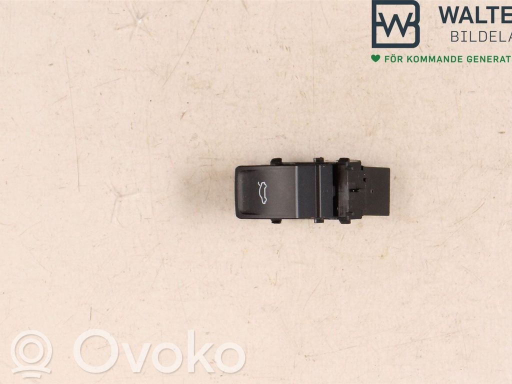 Volkswagen Tiguan Tailgate/boot open switch button 