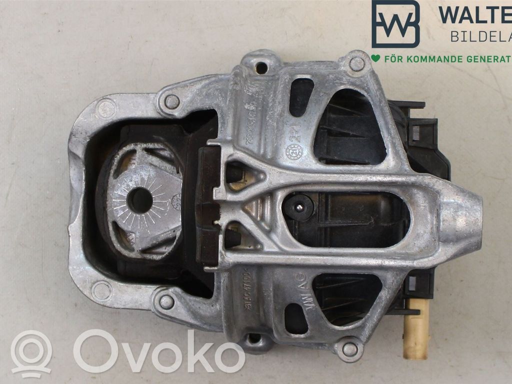Audi A7 S7 4K8 Engine mounting bracket 