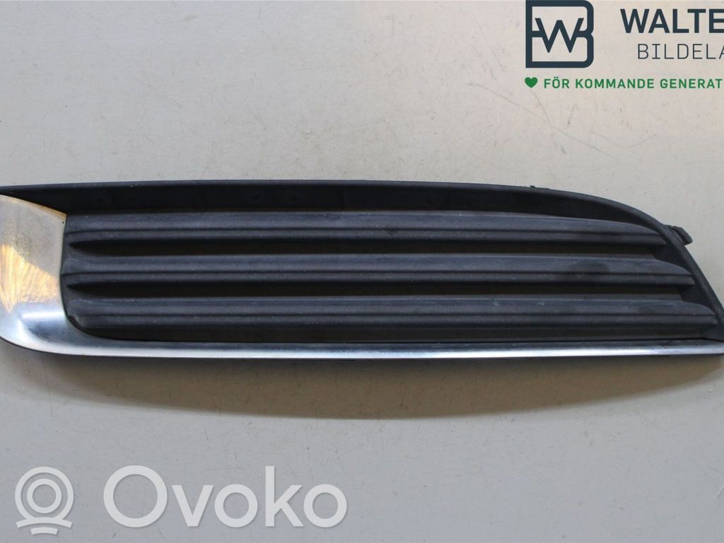 Opel Insignia A Etupuskurin alempi jäähdytinsäleikkö 