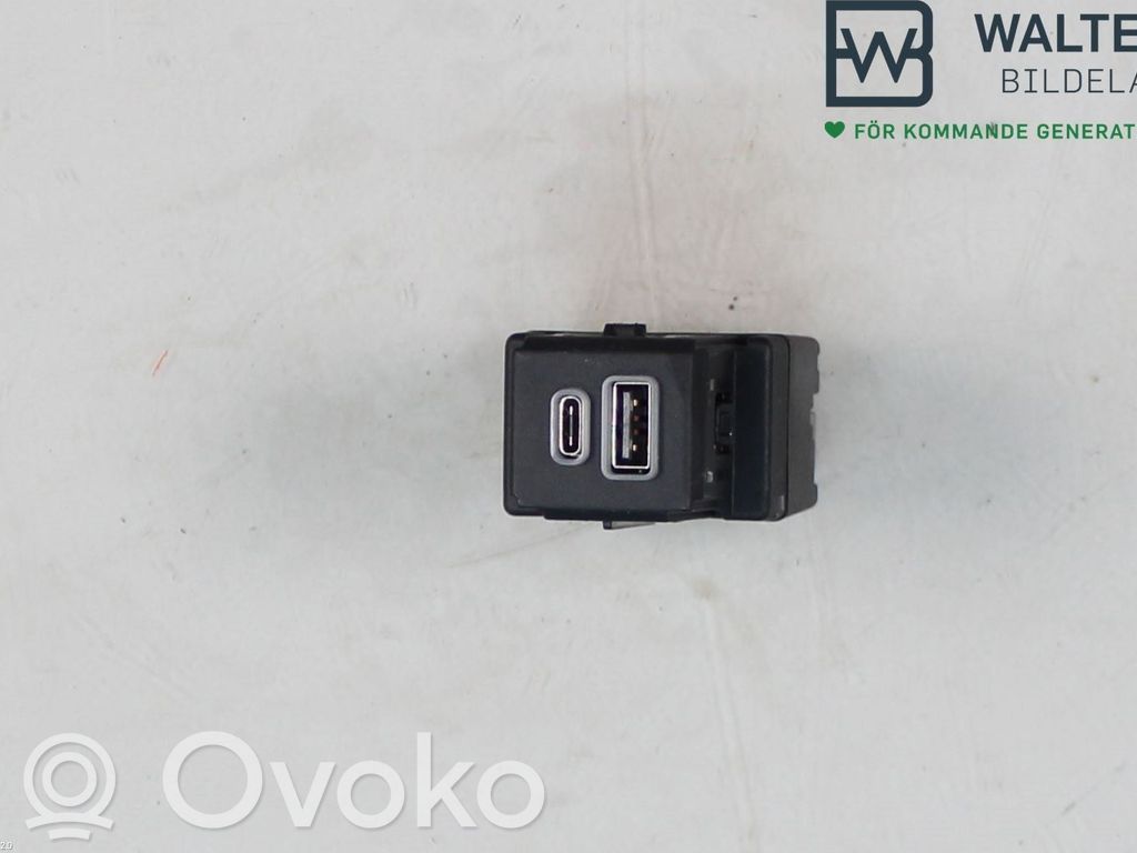 Alfa Romeo Tonale Gniazdo / Złącze USB 