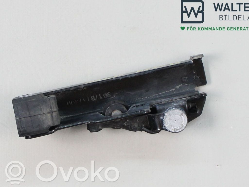 Opel Combo E Etuoven pidätin 