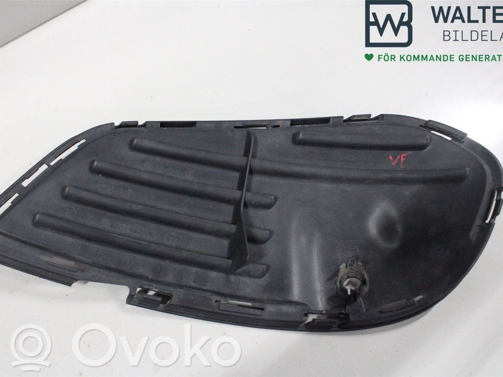 Mercedes-Benz C W205 Rivestimento del pannello parte angolare del paraurti anteriore