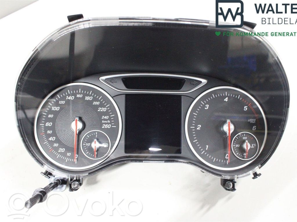 Mercedes-Benz B W246 W242 Licznik / Prędkościomierz