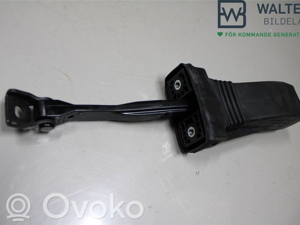 Audi A4 S4 B9 8W Etuoven pidätin 