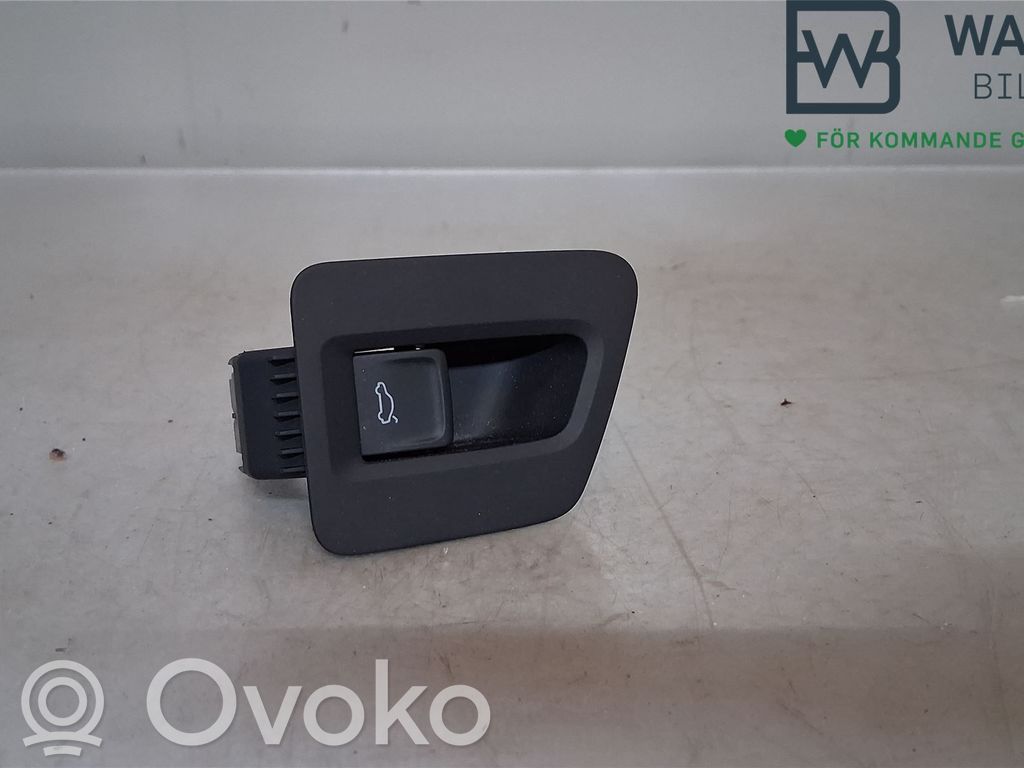 Volkswagen Arteon Tailgate/boot open switch button 