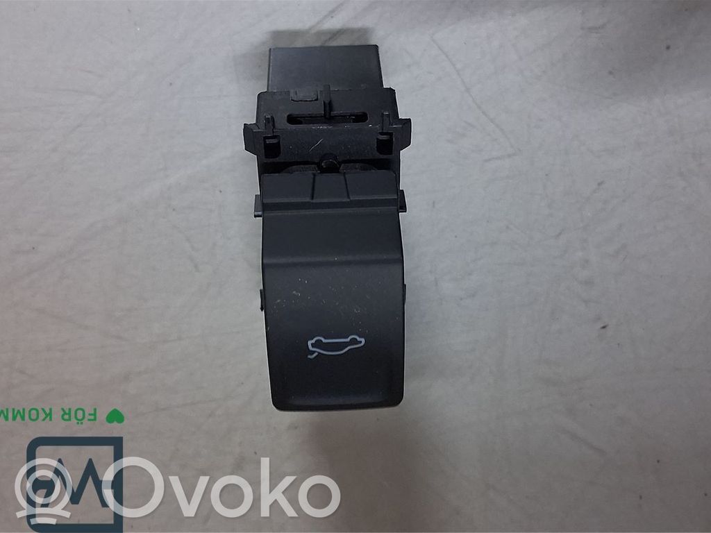 Volkswagen Tiguan Tailgate/boot open switch button 