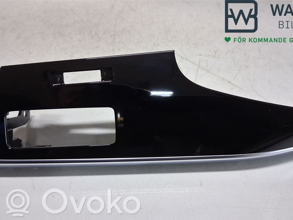 Audi Q8 Ramka schowka deski rozdzielczej 