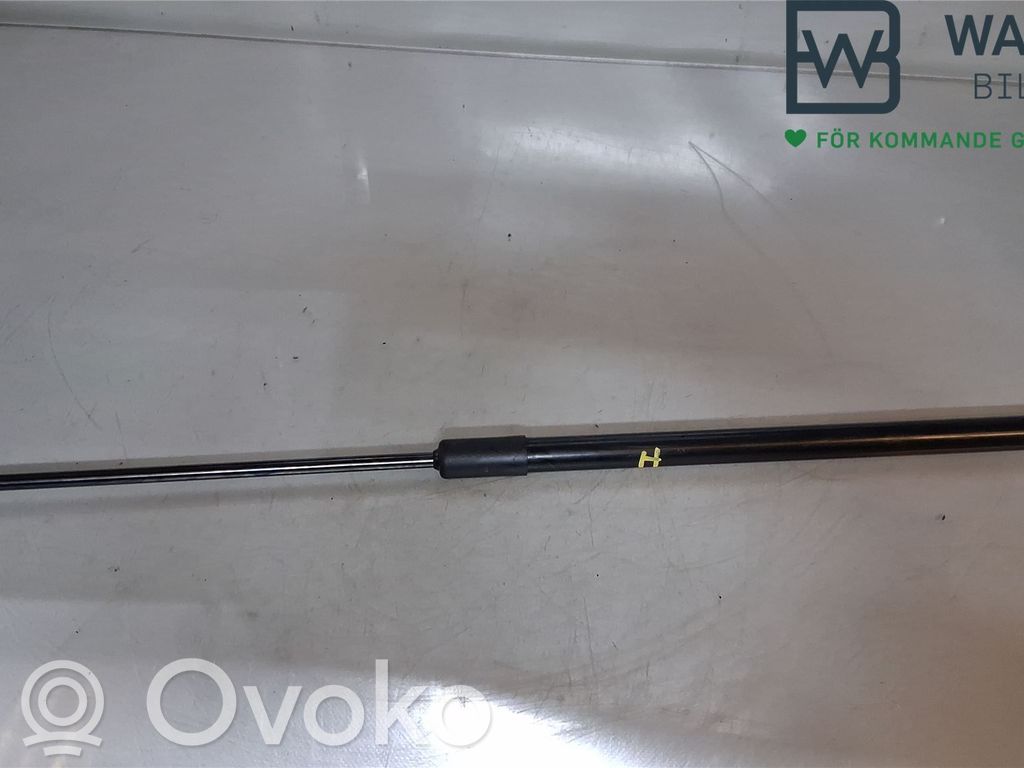 Seat Leon IV Tailgate strut 