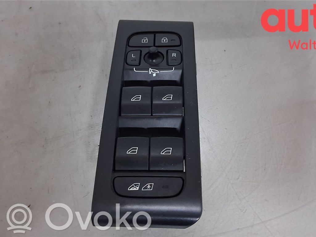 Volvo XC40 Electric window control switch 