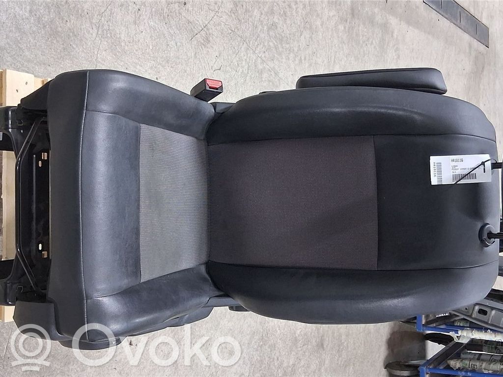 Peugeot Expert Переднее сиденье водителя 