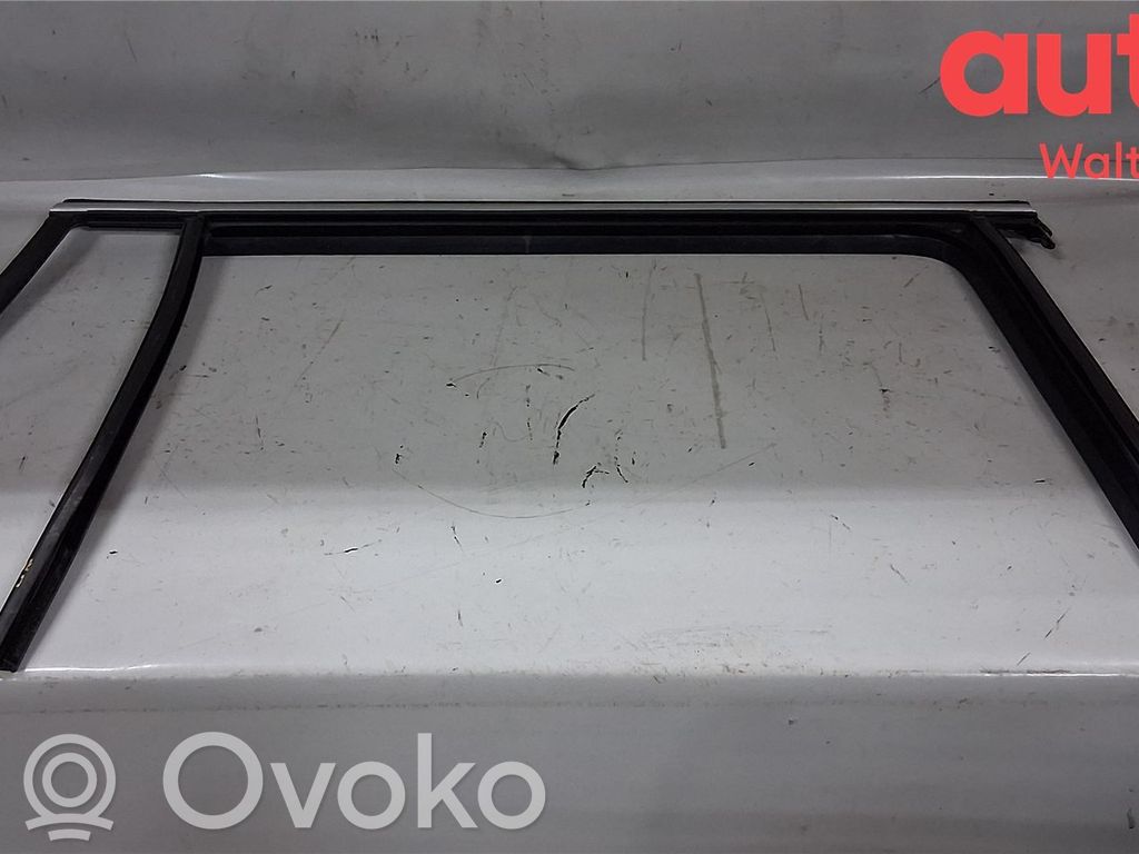 Volkswagen PASSAT B8 Etuoven tuulilasin kisko 
