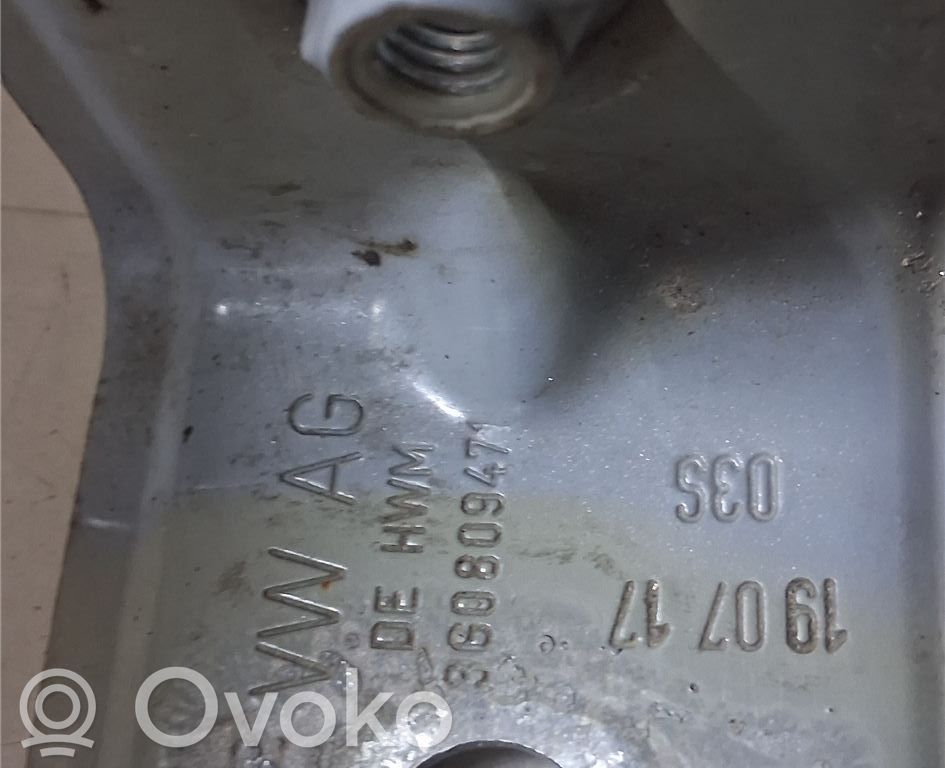 Volkswagen PASSAT B8 Support de montage d'aile 