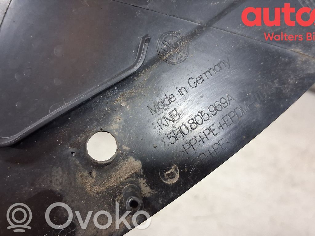 Volkswagen Golf VIII Nadkole przednie 