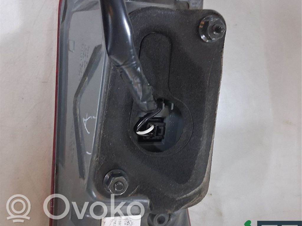 Lampy tylnej klapy bagażnika   8159153151