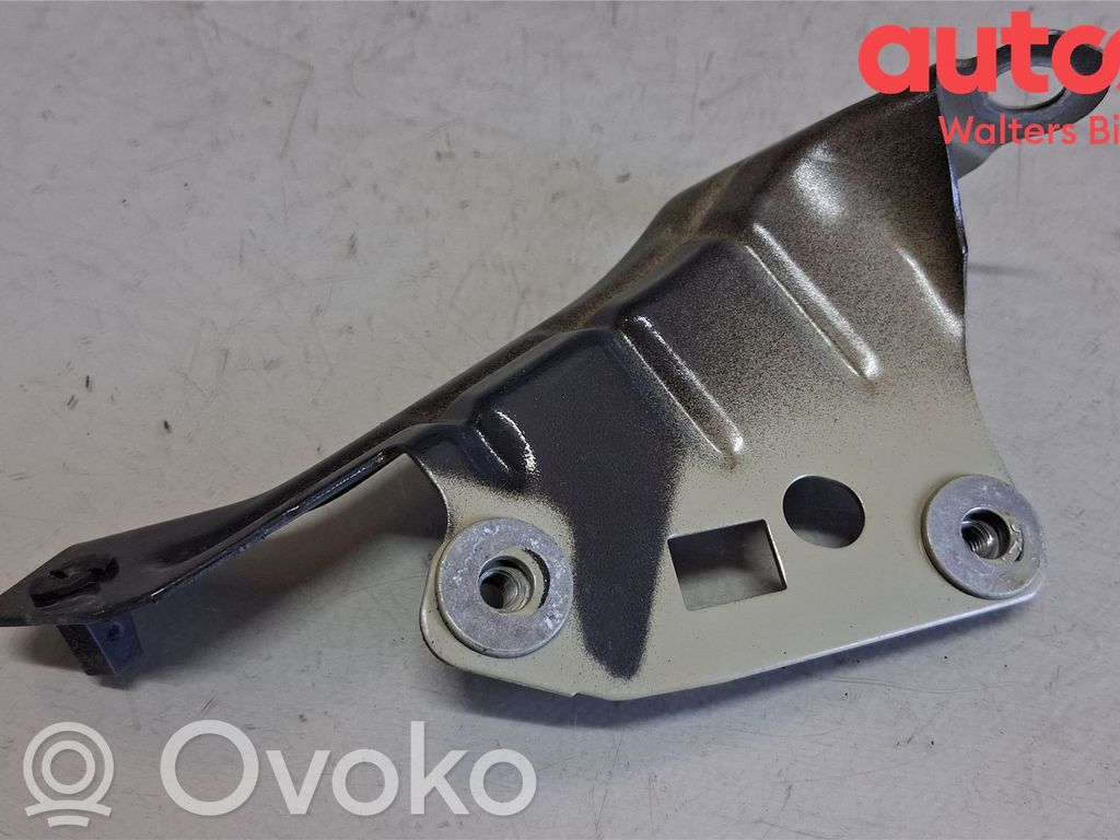 Volkswagen Golf VIII Uchwyt / Mocowanie błotnika przedniego 