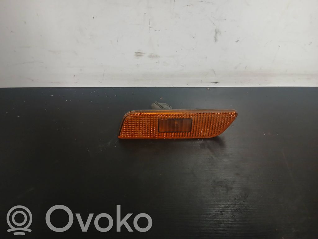 Volvo S80 Front fender indicator light 