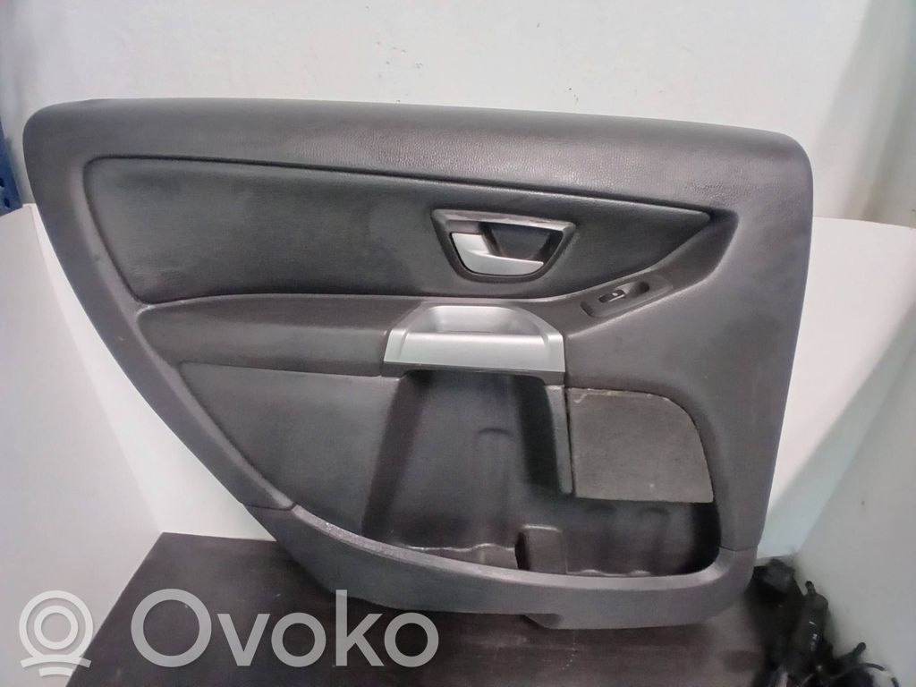 Volvo XC90 Apmušimas galinių durų (obšifke) 