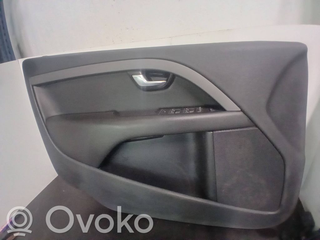 Volvo V70 Boczki / Poszycie drzwi przednich 