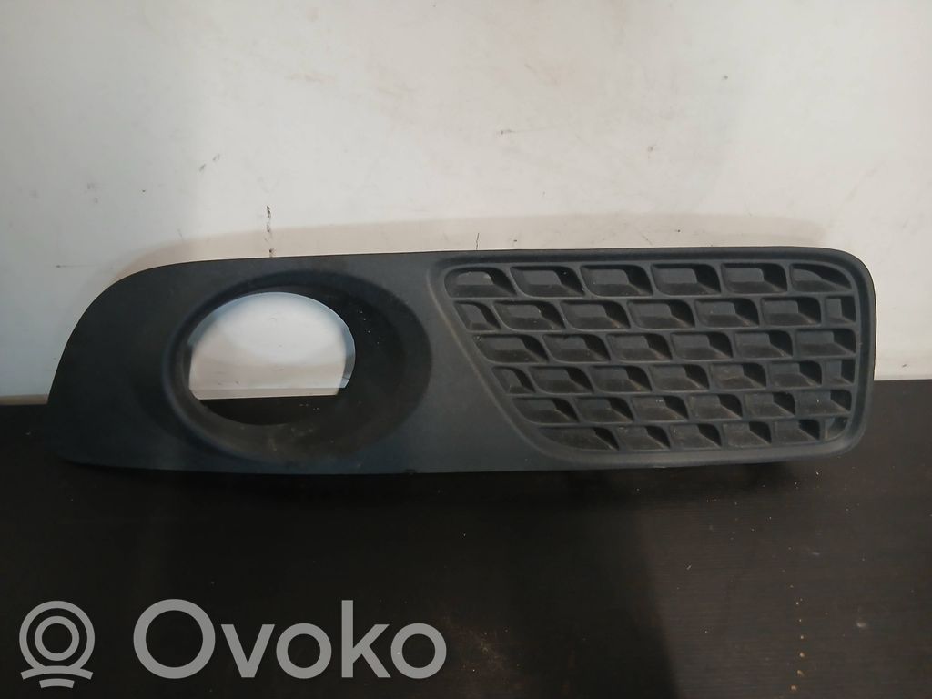 Volvo V70 Etusumuvalon ritilä 
