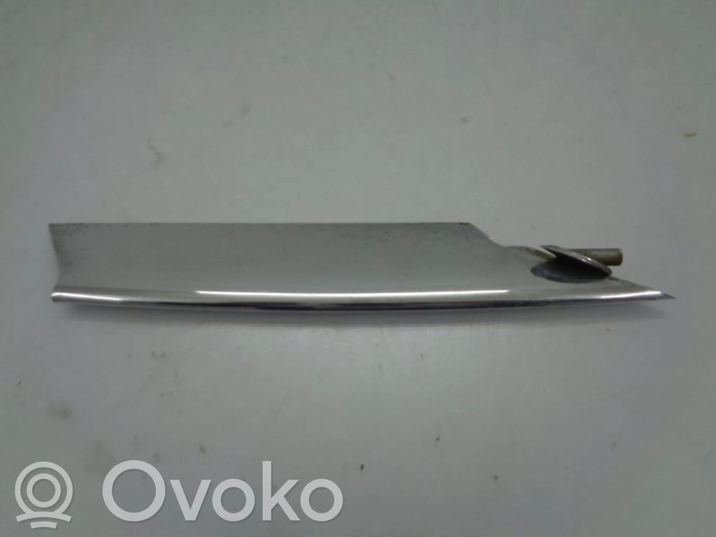 Tesla Model S Takapuskurin koristemuotolista 