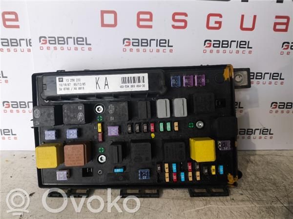 Opel Astra H Módulo de fusible 