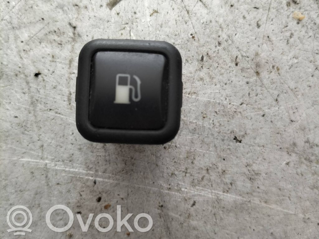 Volkswagen PASSAT B5 Interruttore apertura sportello carburante 