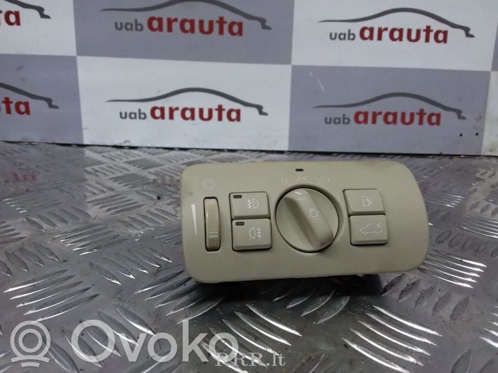 Light switch   30739418,04067322