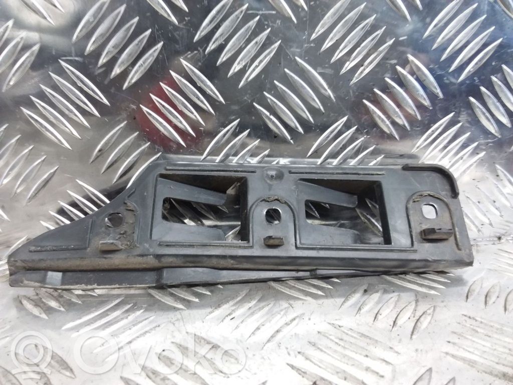 Volkswagen Golf V Fender mounting bracket 