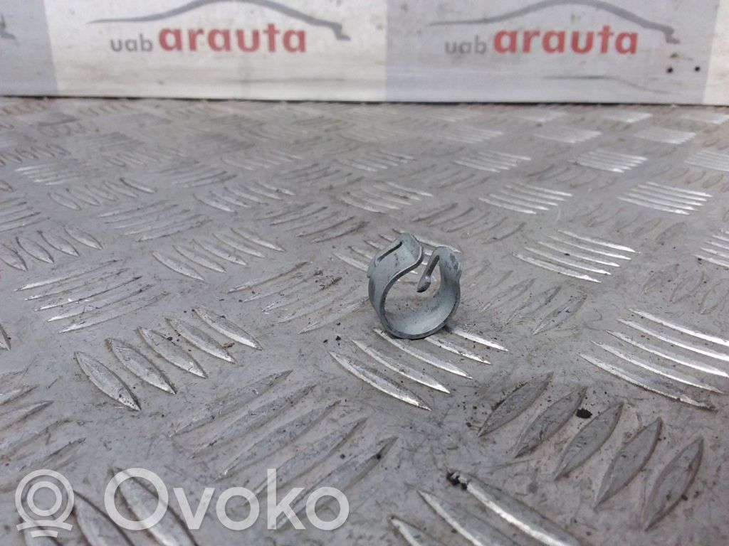 Audi Q3 8U Abrazadera del inyector de combustible 