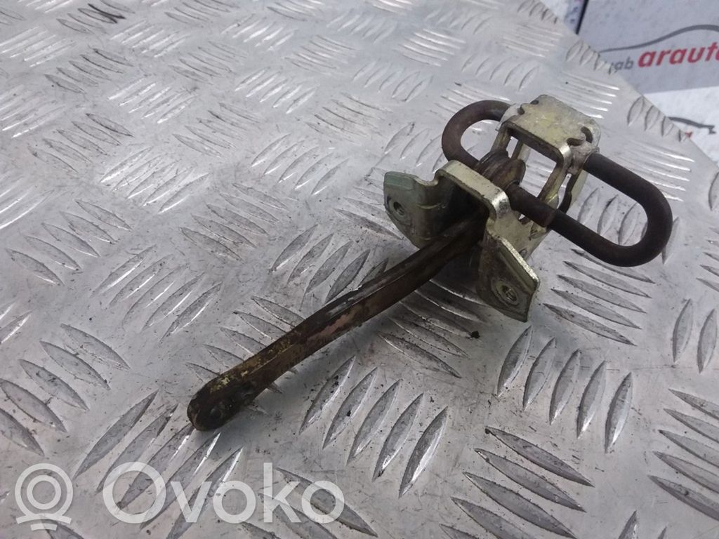 BMW 3 E36 Takaoven pidätin 