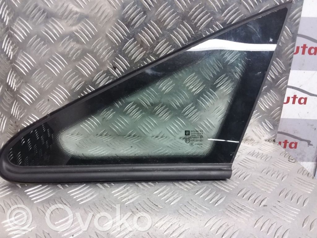 Opel Zafira B Szyba karoseryjna drzwi przednich 