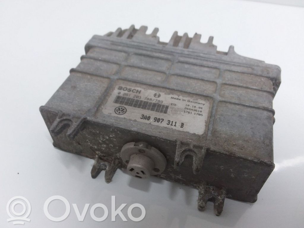 Volkswagen PASSAT B4 Engine control unit/module 
