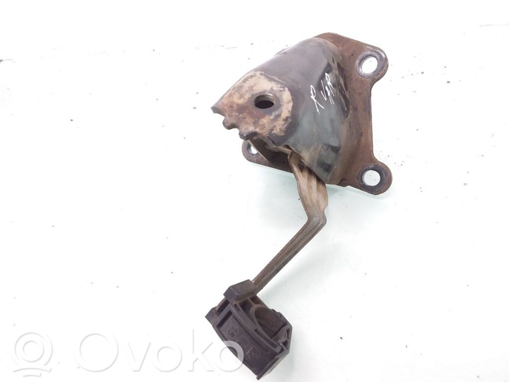 Engine mounting bracket