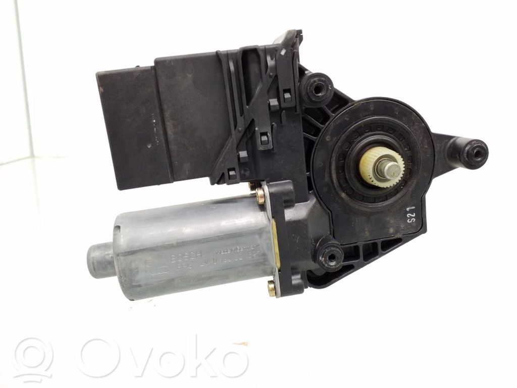 Volkswagen PASSAT B5 Silniczek podnoszenia szyby drzwi tylnych 