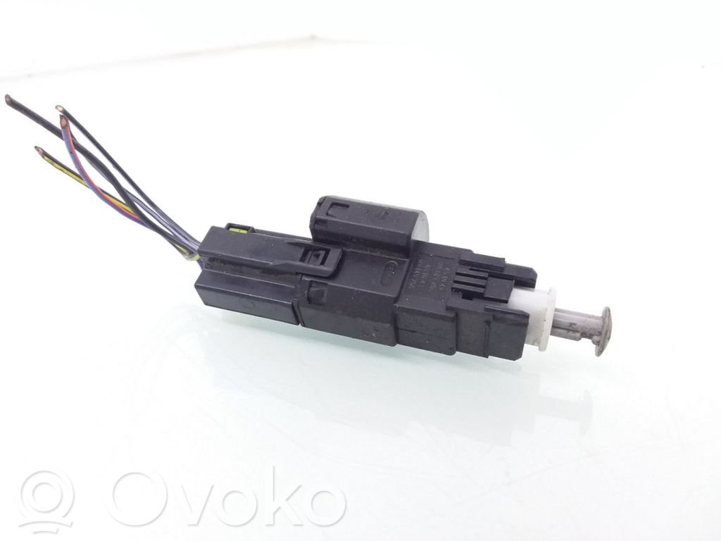 Opel Omega B2 Brake pedal sensor switch 