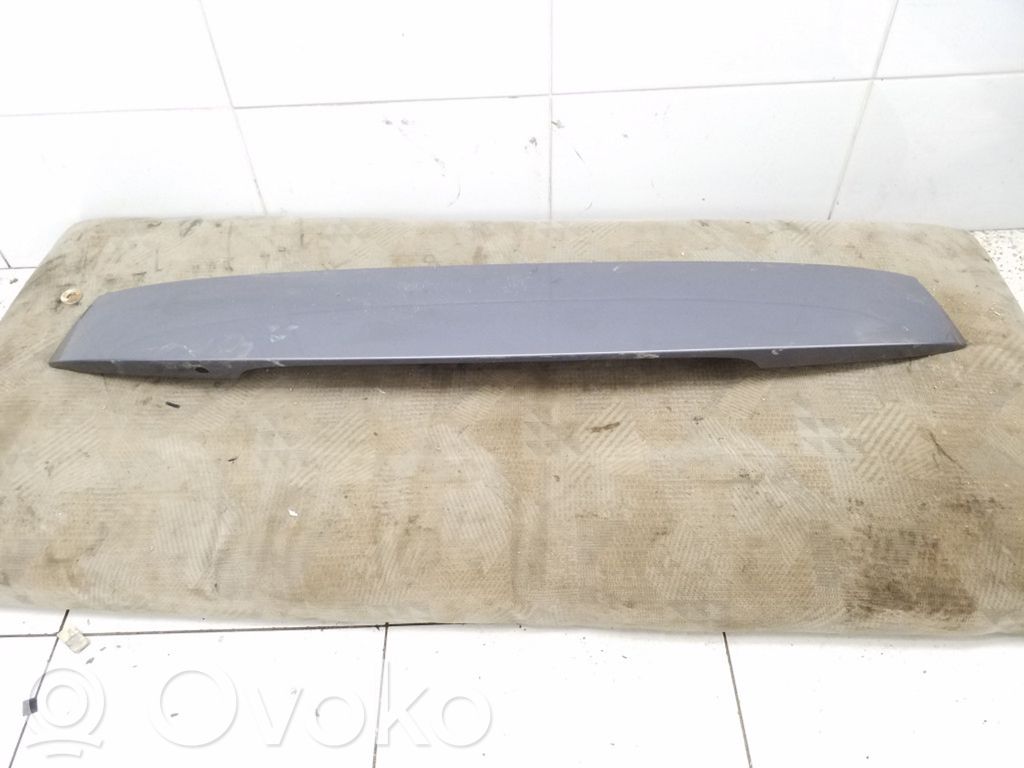 Takaikkuna-takaspoileri   8235987