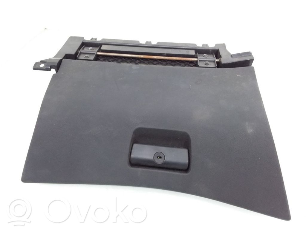 BMW 3 E46 Daiktadėžės (bordačioko) komplektas 