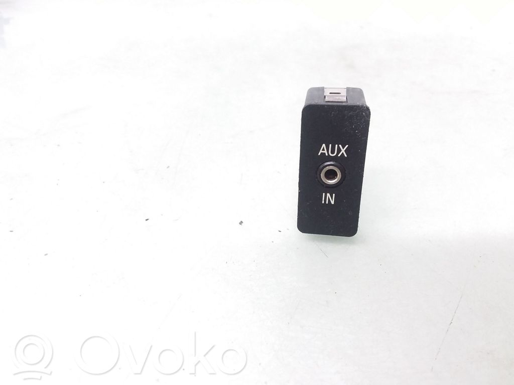 Câble adaptateur AUX   6930561