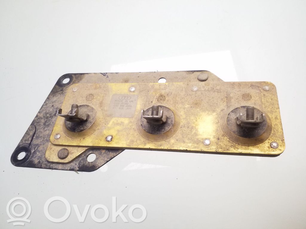 Audi 80 90 S2 B4 Jäähdytyspuhaltimen rele 
