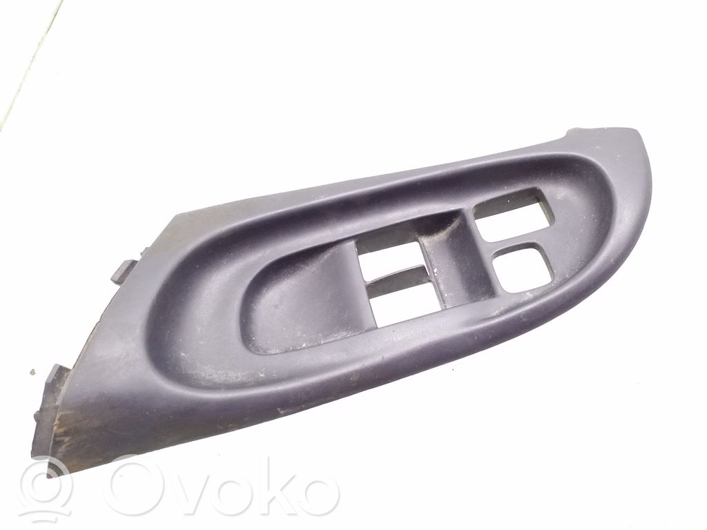 Nissan Almera N16 Support bouton lève vitre porte avant