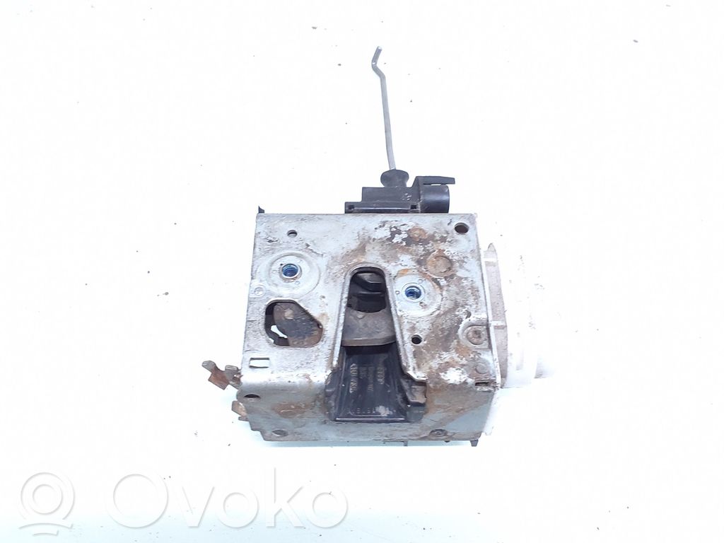 Audi A4 S4 B5 8D Priekinė durų spyna 
