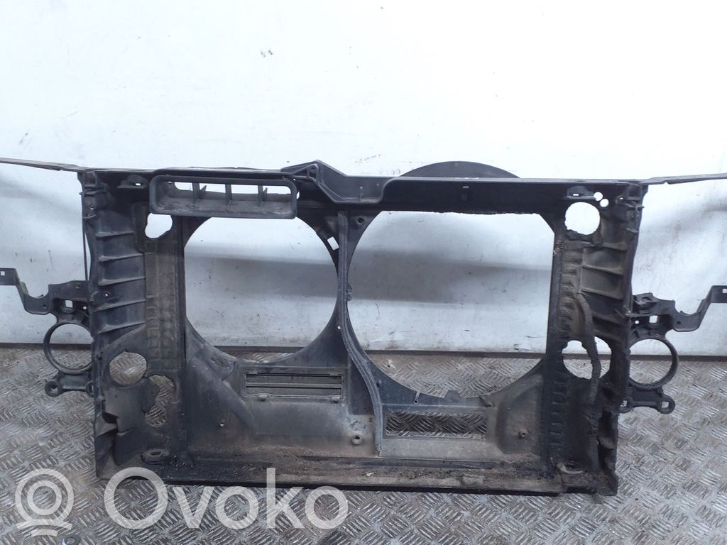 Radiatoru panelis   4D0805571AB