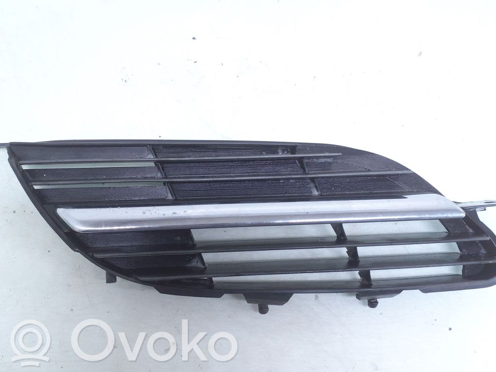 Nissan Almera Tino Front grill 